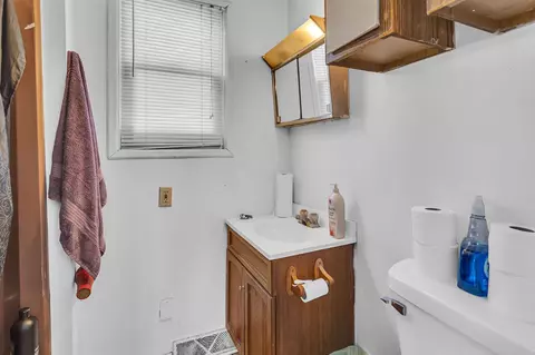 Bath - 106 N Dwight, Jackson, MI 49202 photo 2 of 2