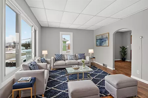 Living - 106 N Dwight, Jackson, MI 49202 photo 2 of 6