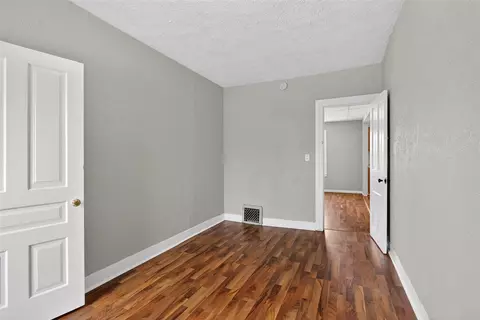 Bedroom - 106 N Dwight, Jackson, MI 49202 photo 4 of 8