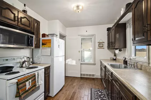 Kitchen - 1630 East, Kalamazoo, MI 49004 photo 2 of 2