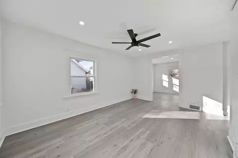 Living - 208 Bates, Jackson, MI 49202 photo 2 of 4