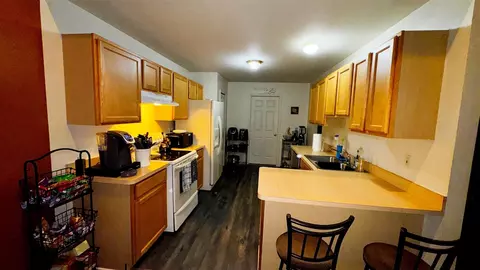 33180 Forest Park Dr, Wayne, MI 48184 photo 3