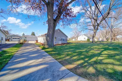 884 Bryant, Jackson, MI 49202 photo 2