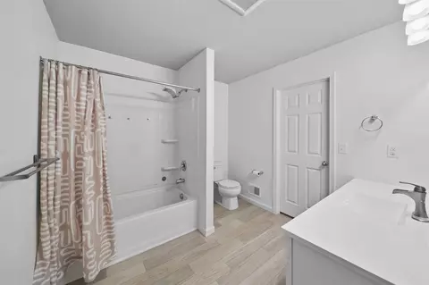 Bath - 130 Lighthouse, Brooklyn, MI 49230 photo 1 of 2
