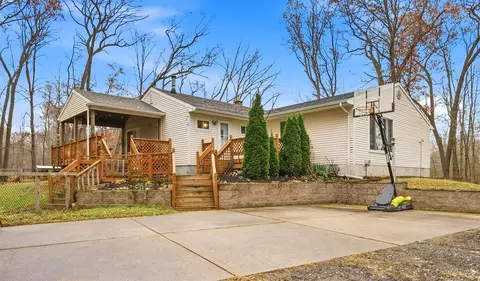 46336 Willow, Belleville, MI 48111