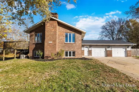 2327 Oak Holw, Jenison, MI 49428