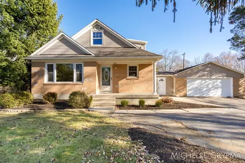 200 Sunset Hls, Grand Rapids, MI 49534