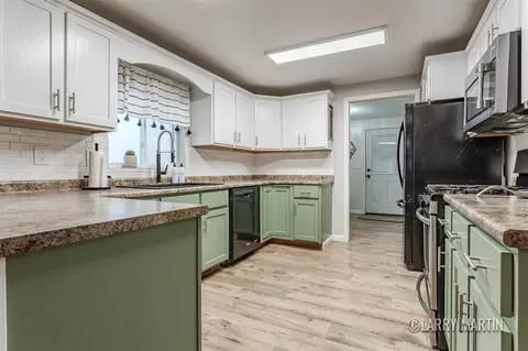 Kitchen - 331 E Morrell, Otsego, MI 49078 photo 2 of 4