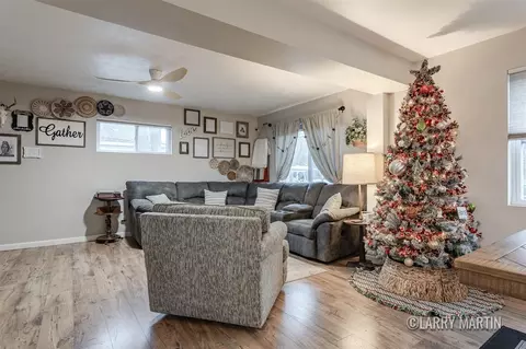 Living - 331 E Morrell, Otsego, MI 49078 photo 2 of 3