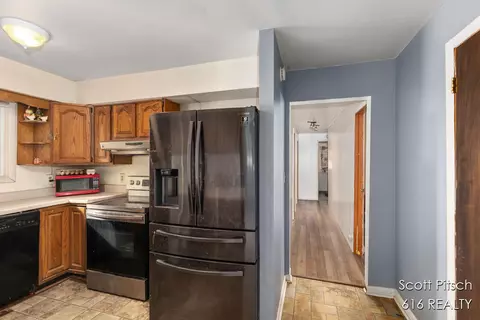 Entry Way - 742 Miller, Plainwell, MI 49080 photo 2 of 2