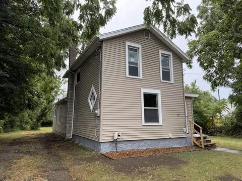 1015 N Blackstone, Jackson, MI 49202
