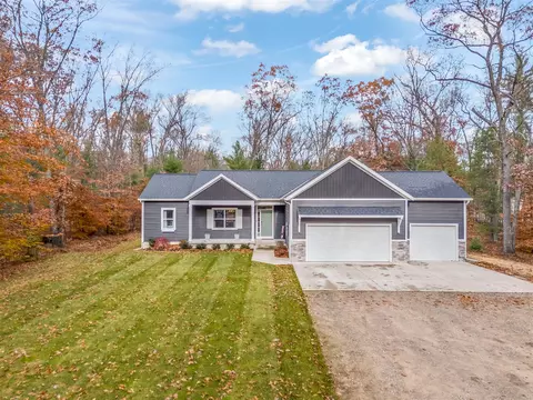 4468 Duck Lk, Whitehall, MI 49461