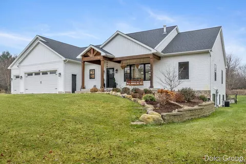 3811 Peach Rdg, Grand Rapids, MI 49544