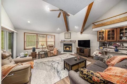 Living - 5501 Donavon, Jackson, MI 49201 photo 1 of 4