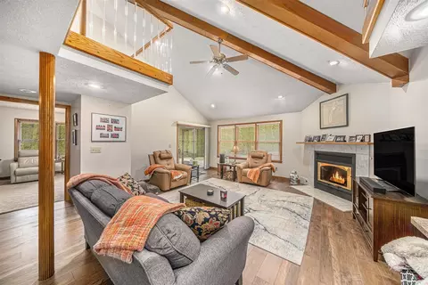 Living - 5501 Donavon, Jackson, MI 49201 photo 2 of 4