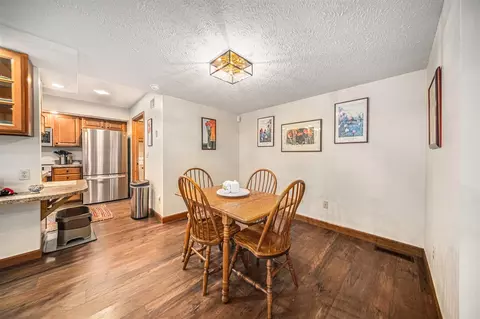 Dining - 5501 Donavon, Jackson, MI 49201 photo 1 of 2