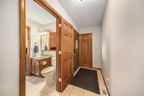 Entry Way - 5501 Donavon, Jackson, MI 49201 photo 2 of 2