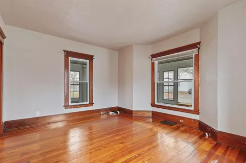 Living - 416 Allis, Adrian, MI 49221 photo 2 of 4