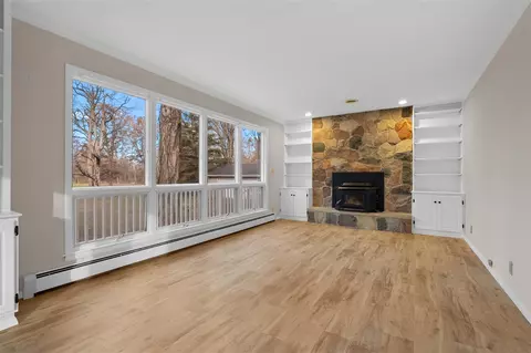 Living - 14086 Kane, Plainwell, MI 49080 photo 7 of 13