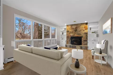 Living - 14086 Kane, Plainwell, MI 49080 photo 6 of 13