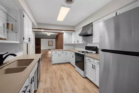 Kitchen - 14086 Kane, Plainwell, MI 49080 photo 2 of 4