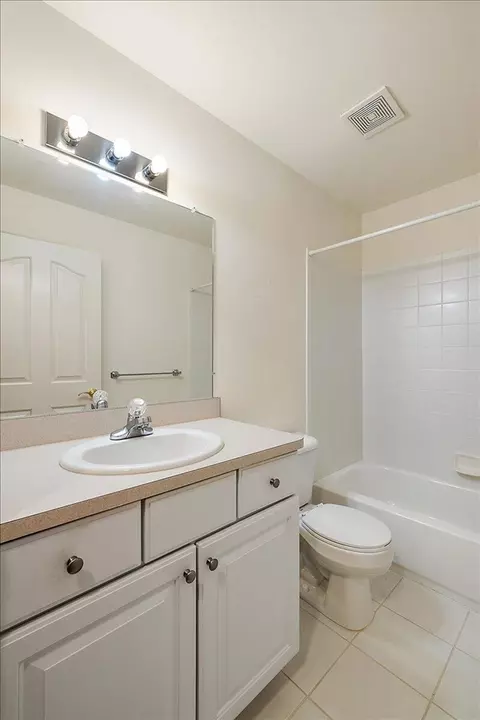 Bath - 52559 Sable, Macomb, MI 48042 photo 2 of 6