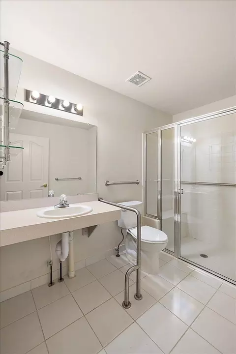 Bath - 52559 Sable, Macomb, MI 48042 photo 5 of 6