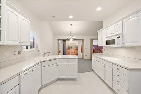Kitchen - 52559 Sable, Macomb, MI 48042 photo 5 of 5