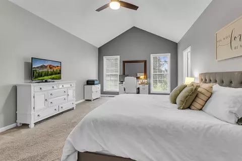 Bedroom - 6550 Maple Dl, Jackson, MI 49201 photo 3 of 7