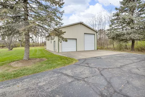 Exterior - 6550 Maple Dl, Jackson, MI 49201 photo 2 of 6