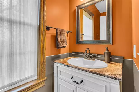 Bath - 6550 Maple Dl, Jackson, MI 49201 photo 5 of 6