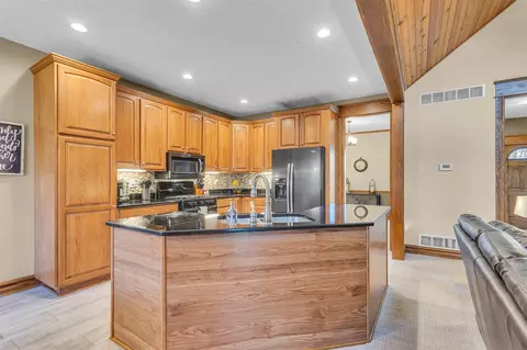 Kitchen - 6550 Maple Dl, Jackson, MI 49201 photo 3 of 3