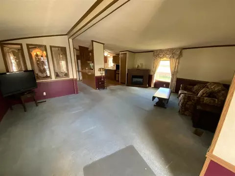 Living - 3286 Braeburn, Jackson, MI 49201 photo 1 of 1