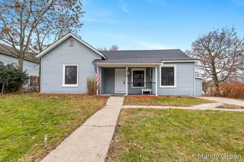 219 N 3rd, Edmore, MI 48829