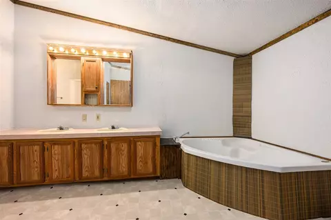Bath - 12901 Millers Ml, Constantine, MI 49042 photo 1 of 3