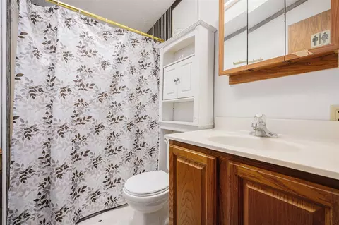 Bath - 12901 Millers Ml, Constantine, MI 49042 photo 3 of 3