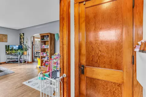 Entry Way - 712 N Waterloo, Jackson, MI 49202 photo 1 of 6