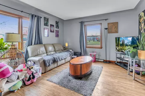 Living - 712 N Waterloo, Jackson, MI 49202 photo 4 of 4