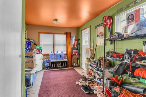 Entry Way - 712 N Waterloo, Jackson, MI 49202 photo 4 of 6