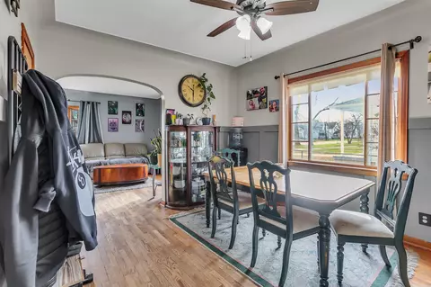 Dining - 712 N Waterloo, Jackson, MI 49202 photo 2 of 3