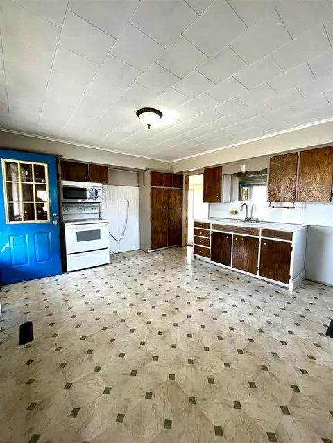 Kitchen - 420 W 1st, Trufant, MI 49347 photo 2 of 3