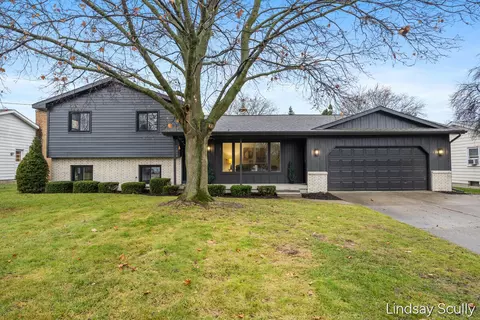 5899 Pinetree, Kentwood, MI 49508