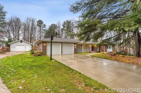 8351 Pleasant Rdg, Jenison, MI 49428