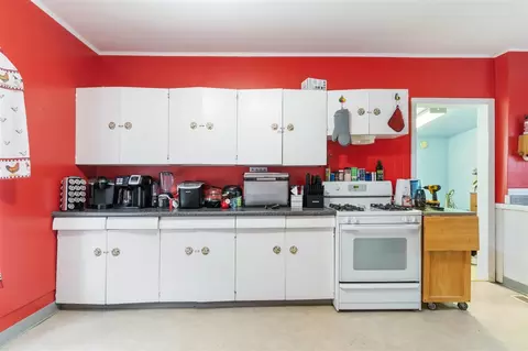 Kitchen - 1012 Lansing, Jackson, MI 49202 photo 2 of 5