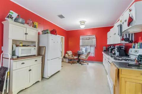 Kitchen - 1012 Lansing, Jackson, MI 49202 photo 4 of 5