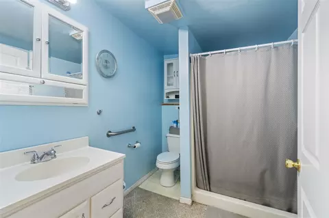 Bath - 1012 Lansing, Jackson, MI 49202 photo 1 of 5