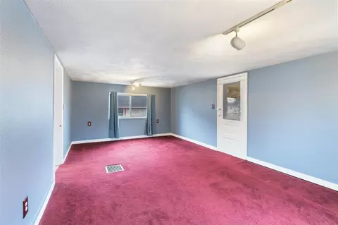 Living - 1012 Lansing, Jackson, MI 49202 photo 3 of 4