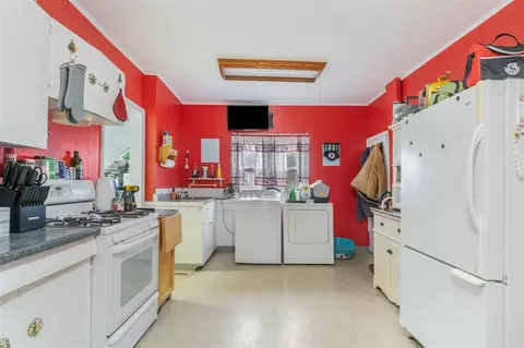 Kitchen - 1012 Lansing, Jackson, MI 49202 photo 3 of 5