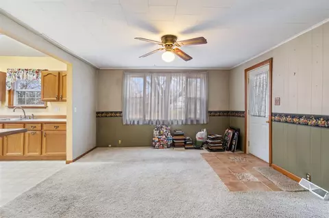 Living - 927 N George, Jackson, MI 49202 photo 5 of 5