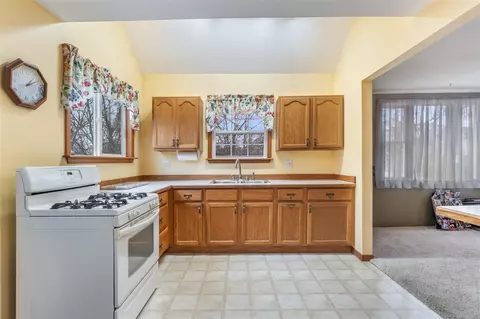 Kitchen - 927 N George, Jackson, MI 49202 photo 3 of 6